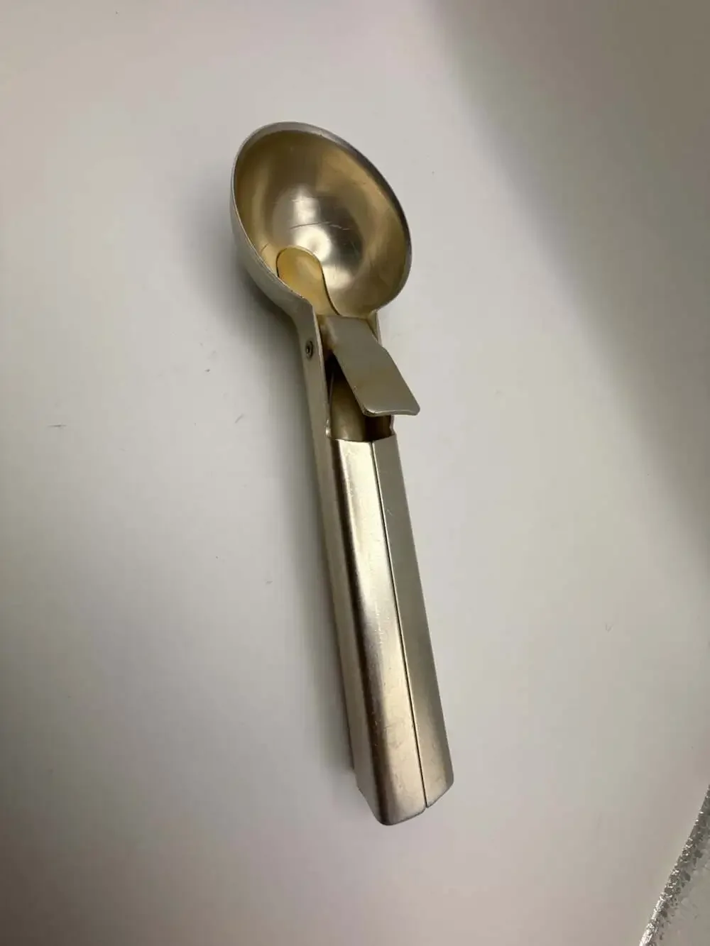 Vintage Aluminum Ice Cream Scoop with Thumb Lever Release (Pat. No. 2756698)